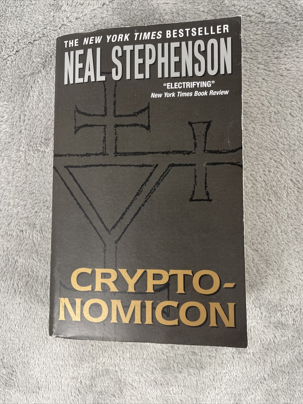 Cryptonomicon by Neal Stephenson (2002, Mass Market)